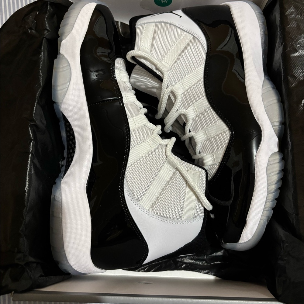 Air Jordan 11 Concord